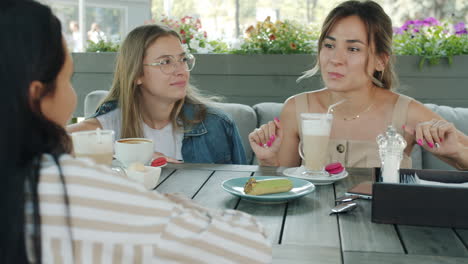 friends enjoying a coffee date