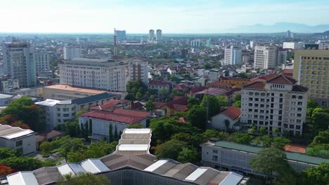 Toma-Aérea-De-Establecimiento-De-Comunidades-Del-Centro-De-Hue,-Vietnam.