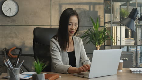 Young-Beautiful-Busineswoman-Working-In-Her-Office-At-The-Laptop-Computer-And-With-Some-Folder-Of-Documents