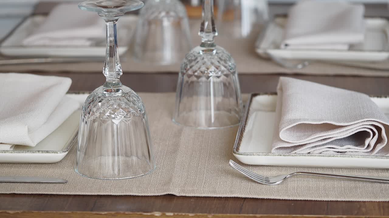 disposición de la mesa del restaurante