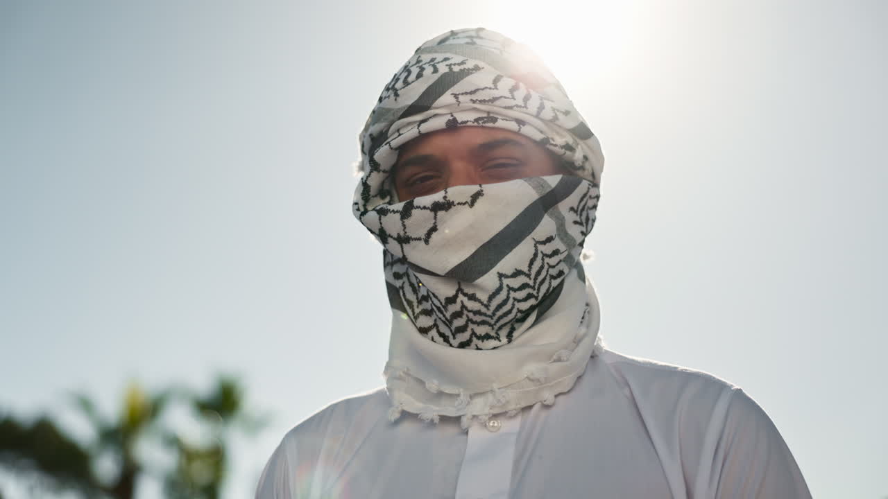 Man wearing a kufiya