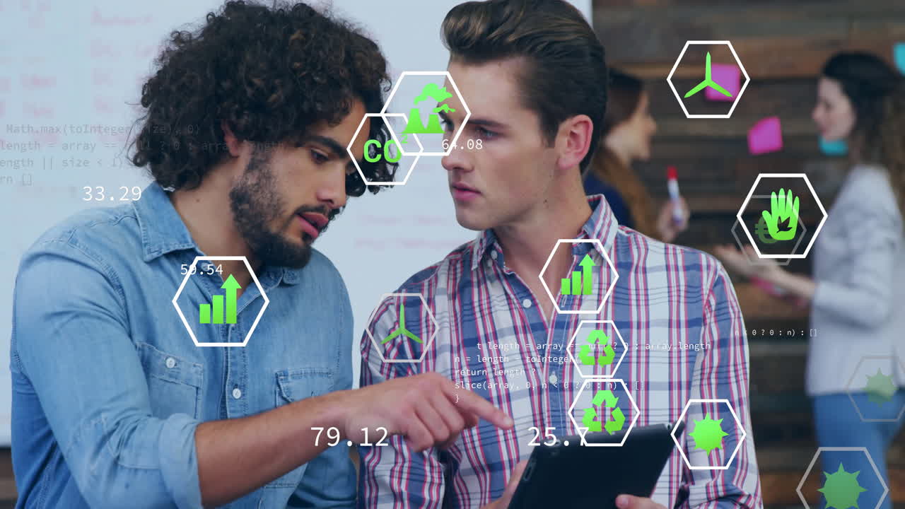 discutiendo datos en la tableta, dos hombres con iconos de animación ecológicos sobre ellos