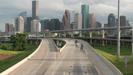 Timelapse-Del-Tráfico-En-La-Autopista-Cerca-Del-Centro-De-Houston