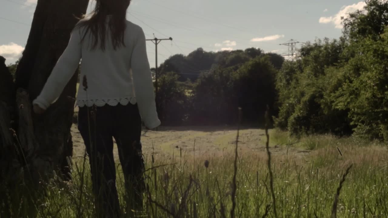 농부 들 의  에서 풍경 나무 를 고 있는 여자