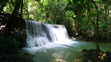 Beautiful-Huay-Mae-Kamin-Waterfall-at-Kanchanaburi-in-Thailand