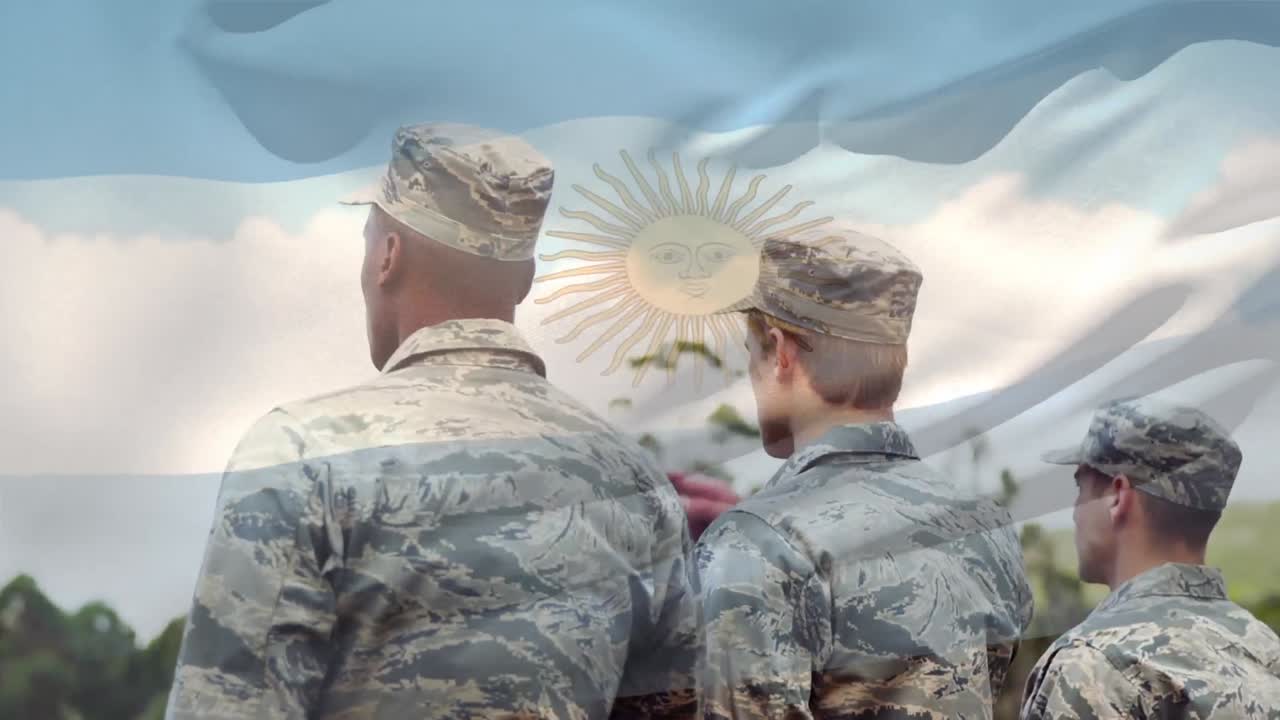 animación de la bandera de argentina sobre varios soldados masculinos saludando