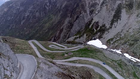 Alte-Straße-Airolo-Im-Gotthard-Pass-Aus-Drohnenansicht