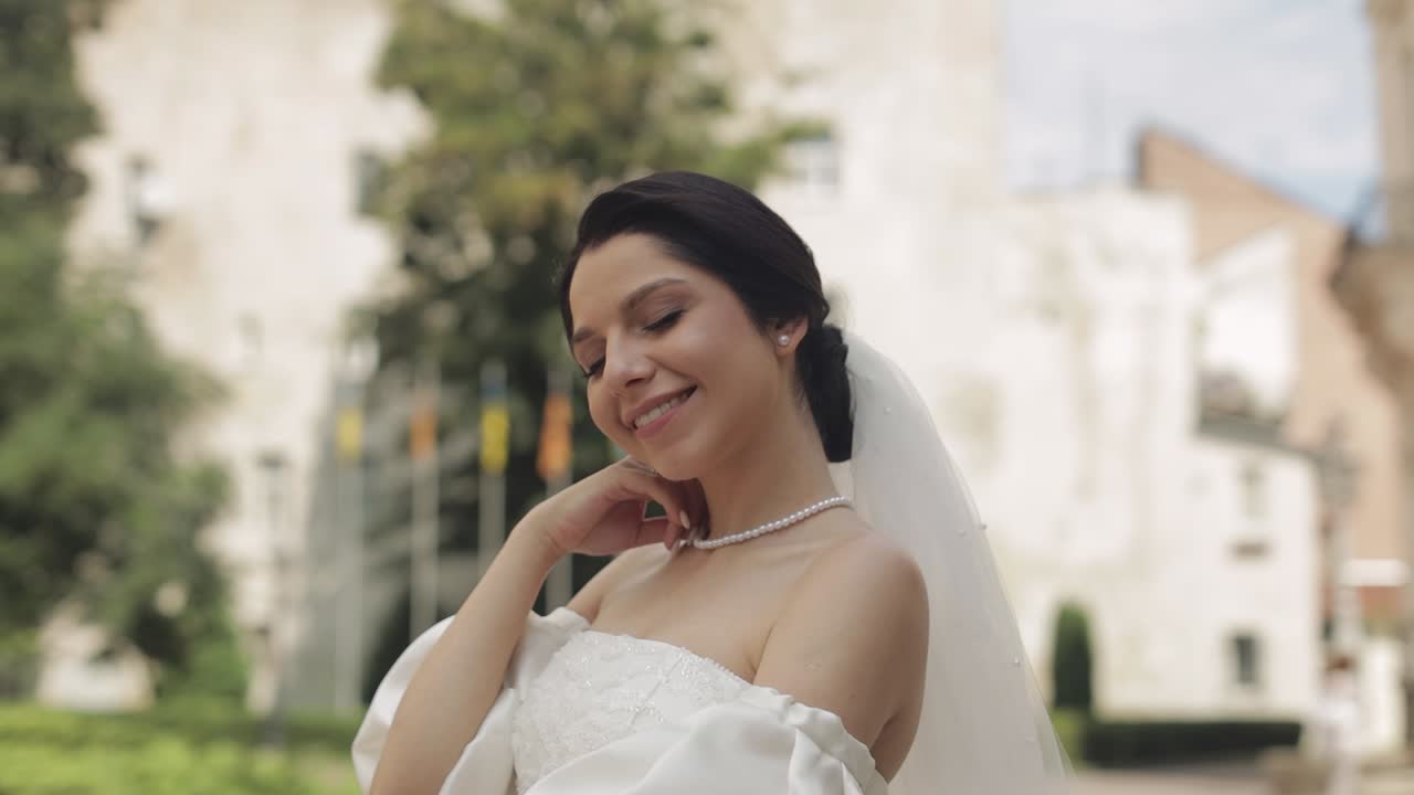 Hermosa novia con un vestido blanco