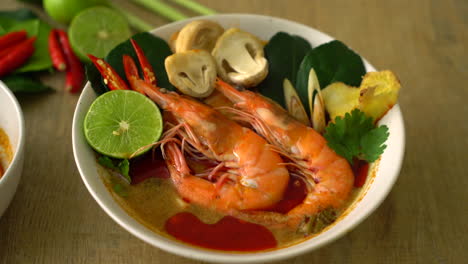 -Spicy-Sour-Soup-with-Shrimp