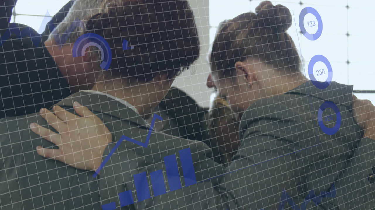 사무실에서 다양한 사업가들에 대한 통계 및 데이터 처리의 활성화