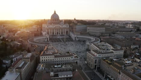 ciudad del vaticano al anochecer