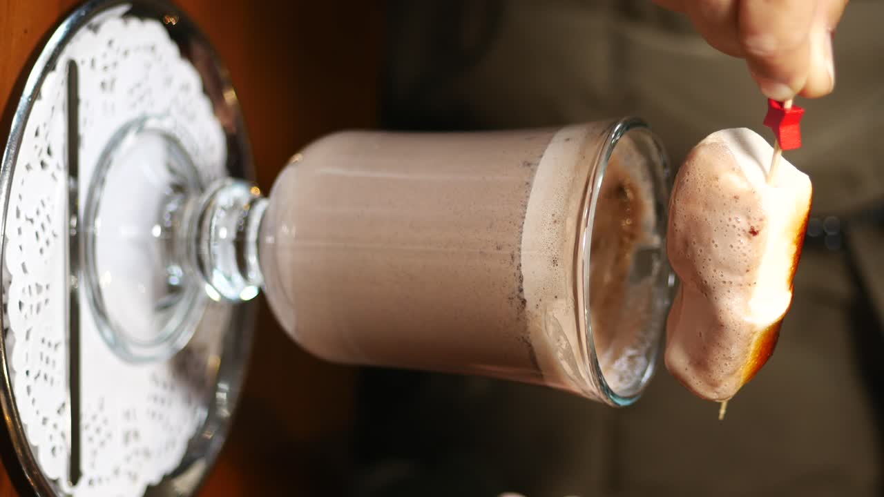 마쉬멜로와 함께 뜨거운 초콜릿