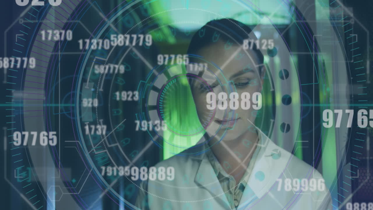 animación de números cambiando y escaneo de alcance sobre ingeniera informática femenina y servidores de computadora