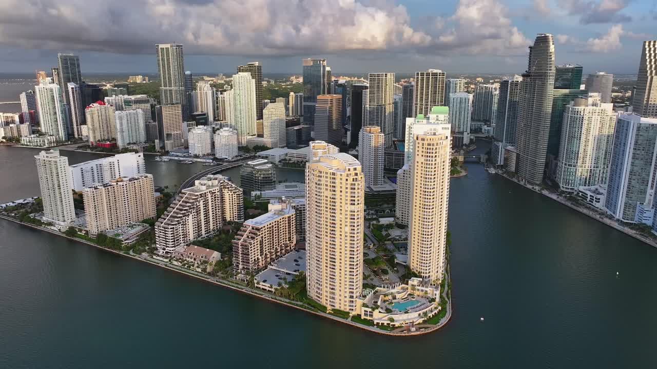 el horizonte del centro de miami y brickell key