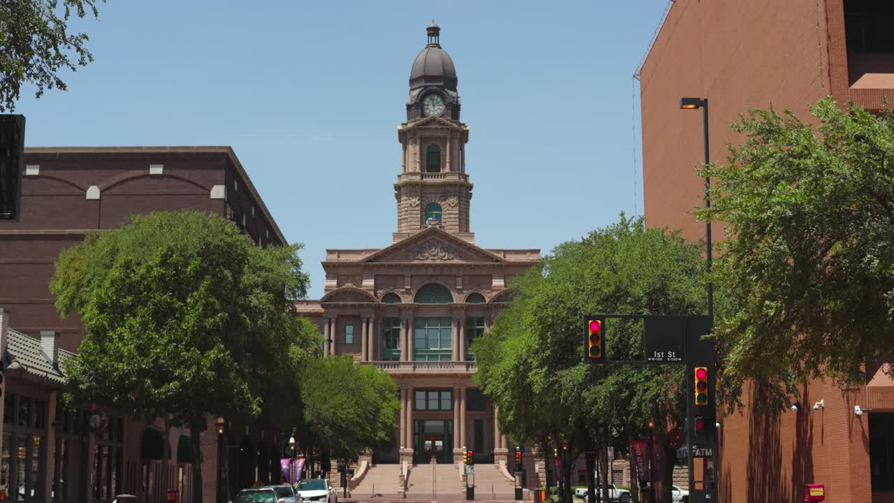 텍사스 포트워스 에 있는 타란트 카운티 법원 의 넓은 각도 촬영