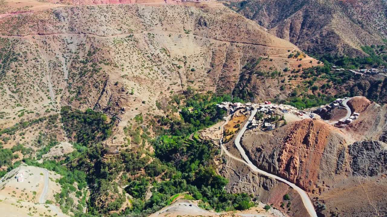 la vida bereber en las altas montañas del atlas de marruecos, vista aérea