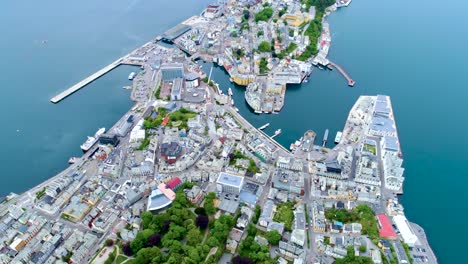 ノルウェーのアレスンド市の空中映像