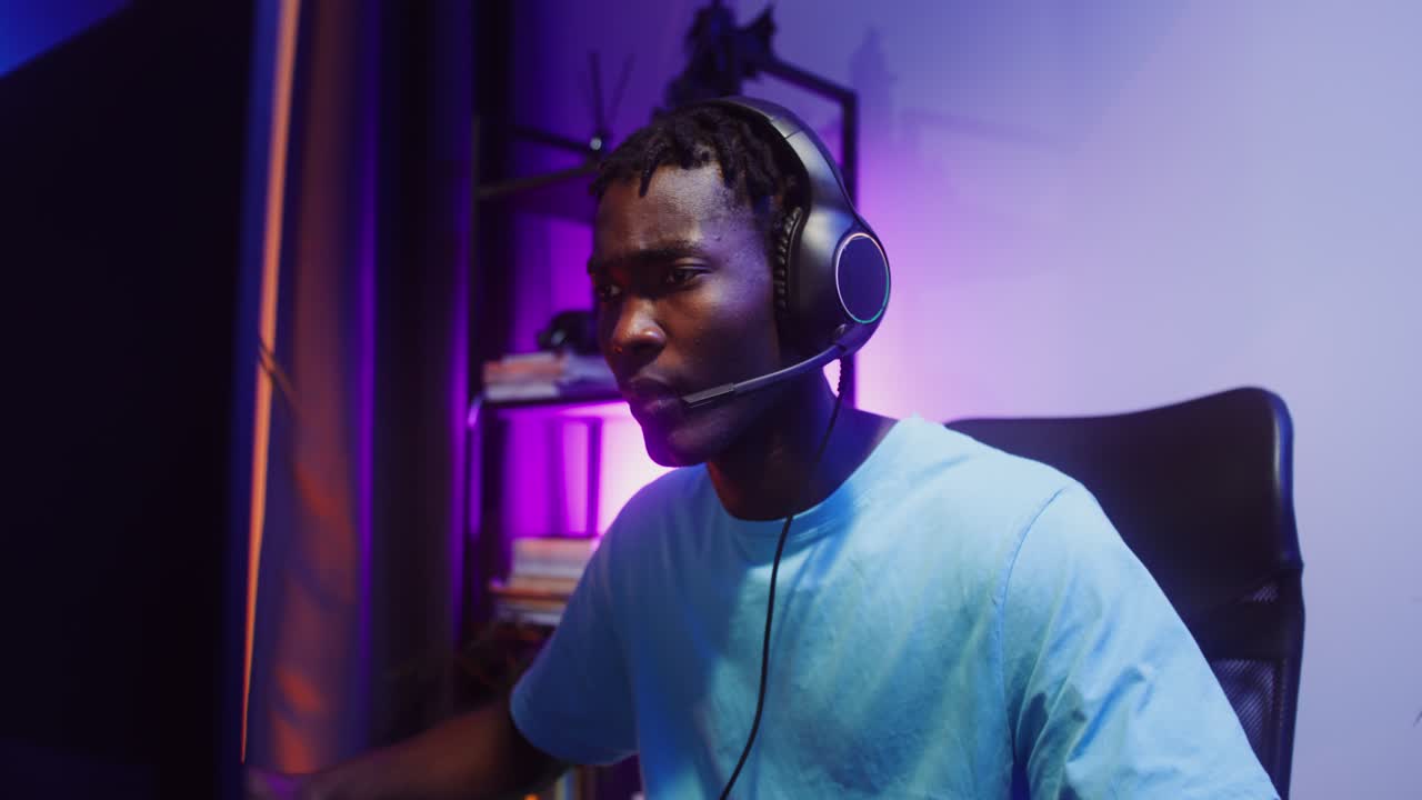 Gamer som spiller videospill