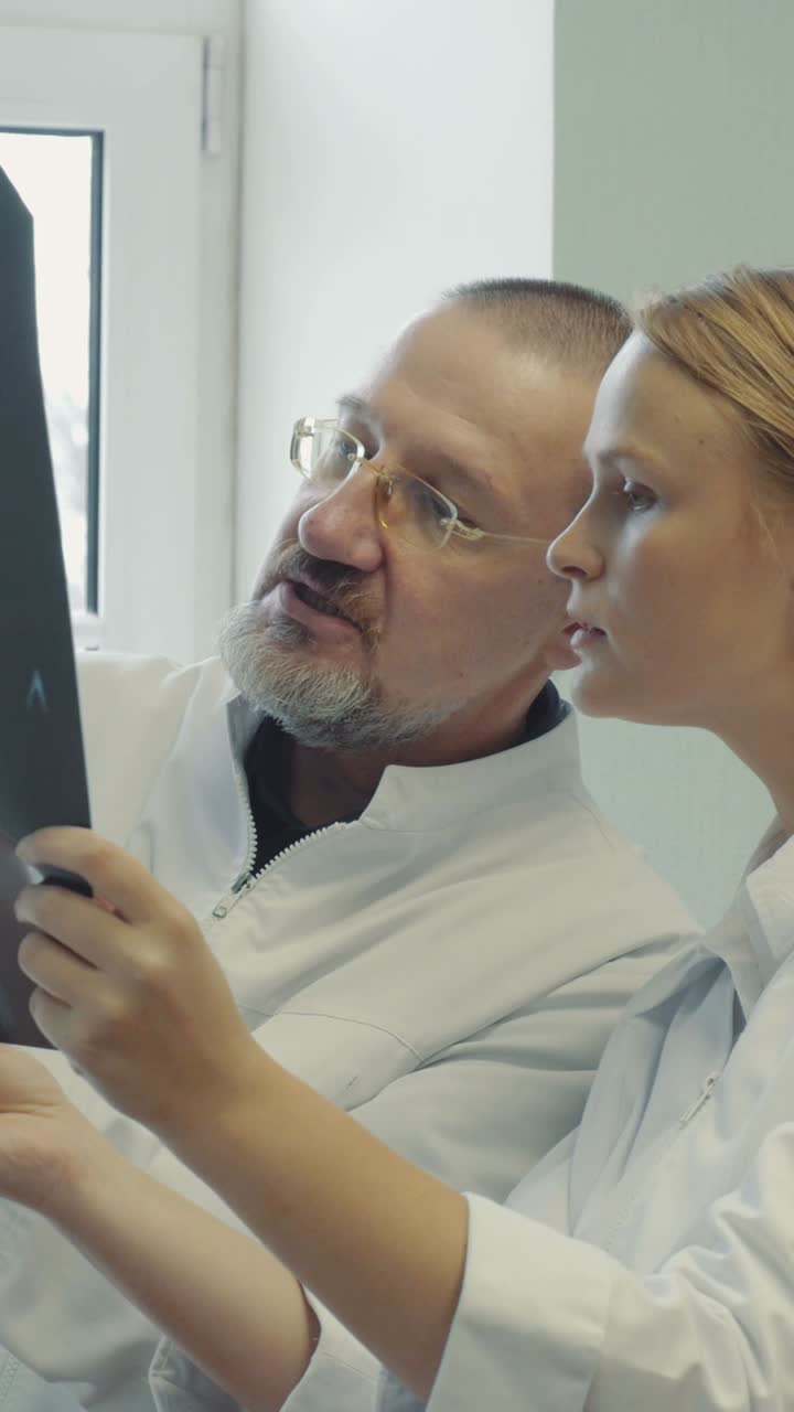 Doctors reviewing x-ray