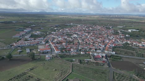 Añora,-Pequeño-Pueblo-En-El-Valle-De-Pedroches,-Córdoba,-España,-Durante-El-Día,-Vista-Aérea