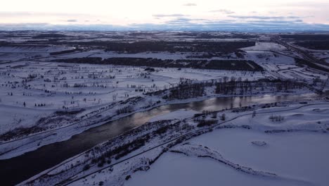 Kanadischer-Wintersonnenuntergang:-Atemberaubende-Drohnenaufnahmen-Von-Oben