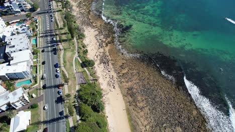 Alexander-Parade-Along-Alexandra-Headland-Beach-In-Queensland,-Australia