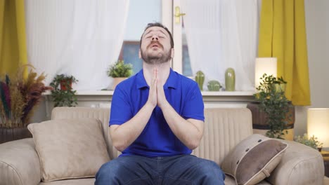 Christian-man-praying.