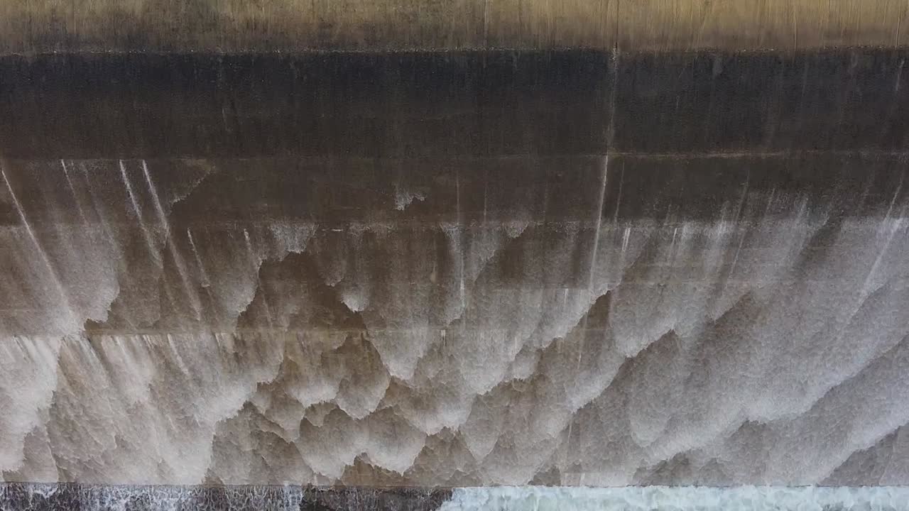 아스프로크렘모스 댐 과부하