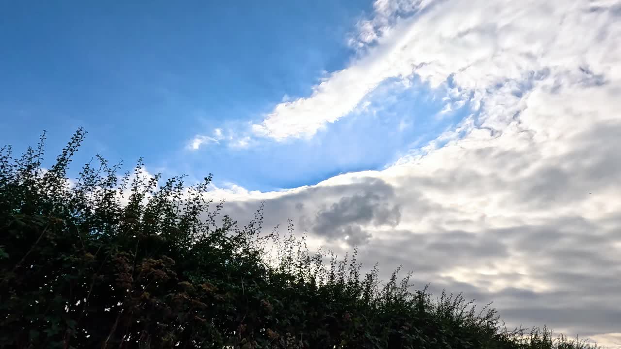 영국 버밍엄 위 의 구름 의 시간 경과