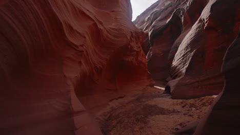 Gimbal-Schuss-Bewegt-Sich-Den-Slot-Canyon-Hinunter