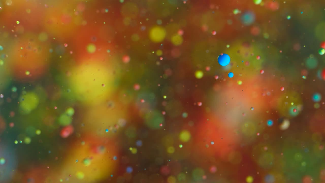 movimiento caótico abstracto de partículas en el espacio. movimiento lento colores brillantes burbujas pintura de aceite universo moviéndose multicolor de cerca. pintura acrílica. superficie hipnótica fantástica. big bang. nanotecnología.