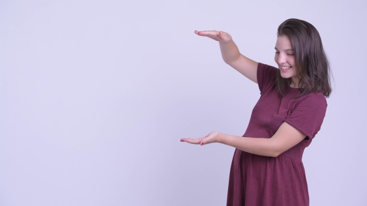 feliz joven hermosa mujer embarazada