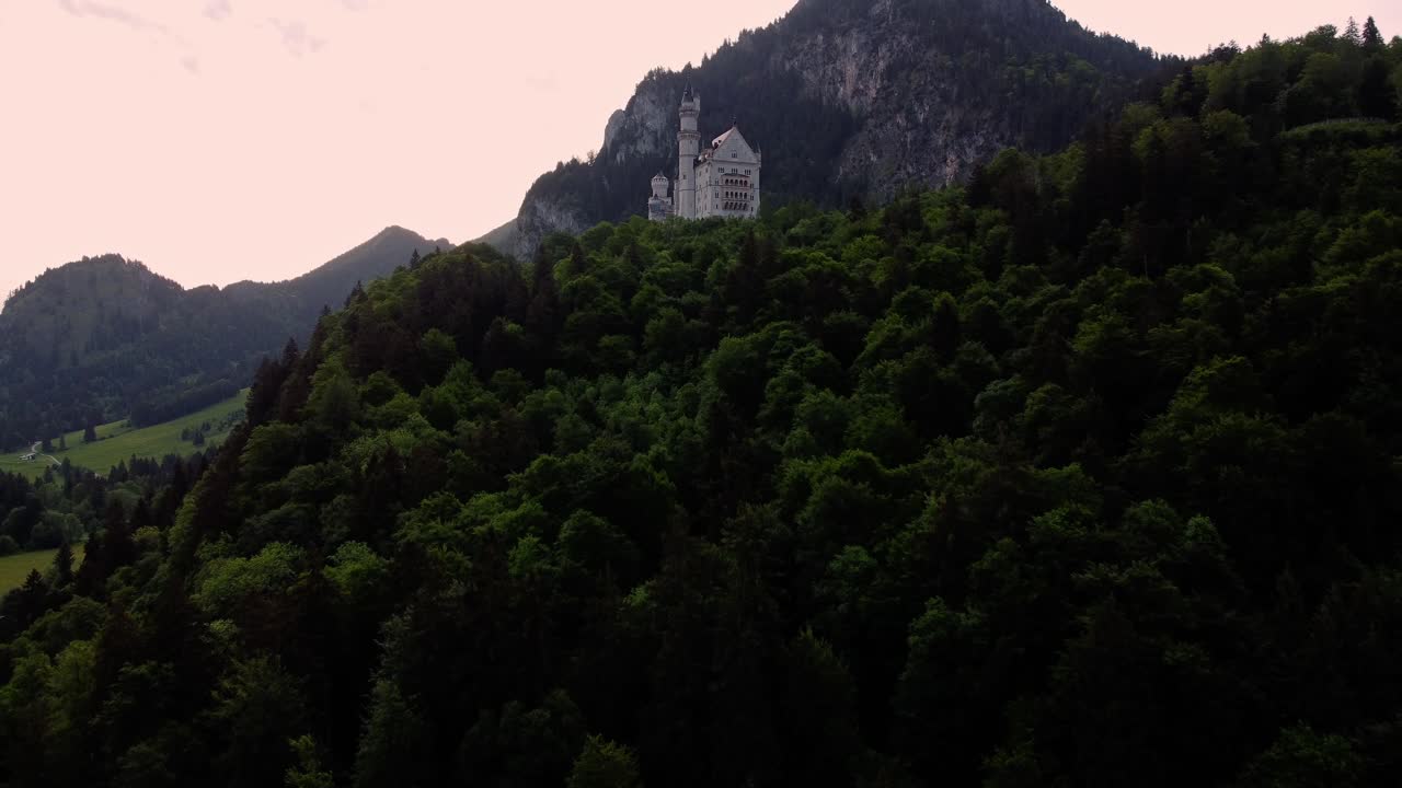 amanecer en el castillo de neuschwanstein cerca de fussen en el suroeste de baviera, alemania-9