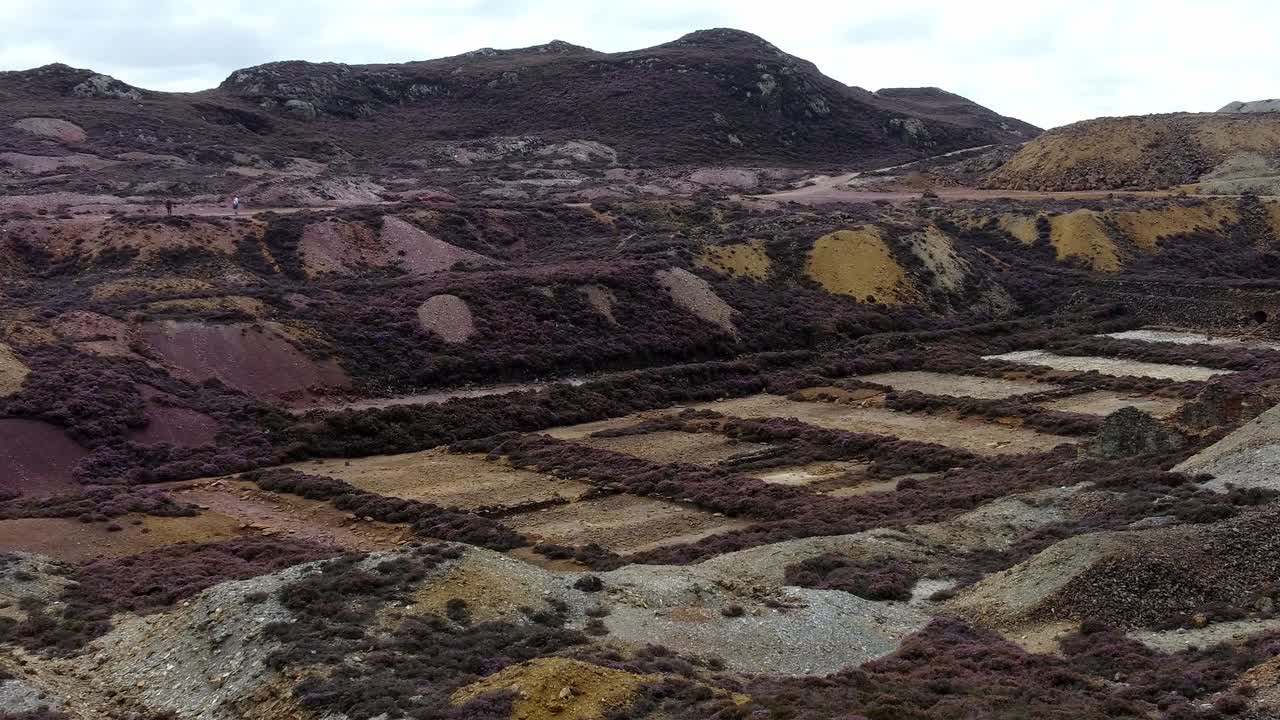 parys montaña abandonado histórico cobre minería industria extraterrestre paisaje vista aérea muñequita derecha adelante