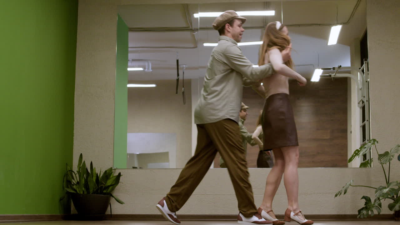 estudiantes en lección de swing