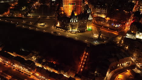 Ansicht-Der-Historischen-Zitadelle-Der-Alten-Stadt-Quebec-Bei-Nacht---Luftdrohnenaufnahme