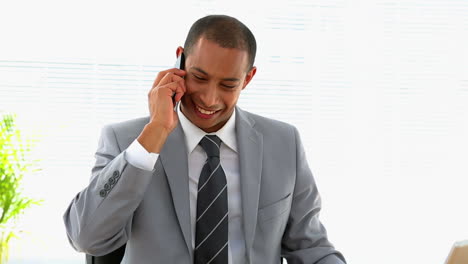 Businessman-talking-on-the-phone-at-his-desk