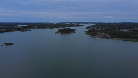 Aerial-view-of-Brando-Island-in-Aland-Islands,-Finland,-rising-dolly-shot