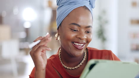 Black-woman,-tablet-and-smile-for-schedule