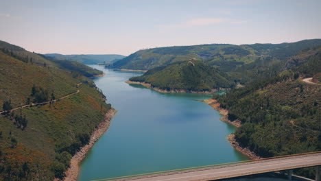 el valle del río zéere en el centro de portugal fue fotografiado por un avión no tripulado