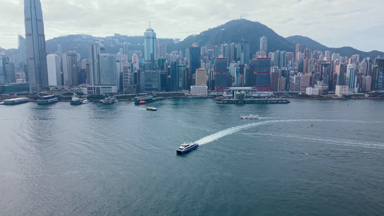 Letecký pohled na kulturní obvod Západní Kowloon v Hongkongu (4).