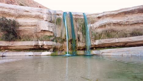 Ein-Wasserfall-Mitten-In-Der-Wüste-Sahara,-Algerien,-Biskra