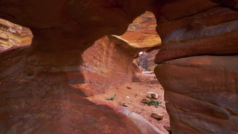 Ancient-tombs-and-caves-in-Petra-close-to-The-Treasury-Khaznet,-historic-UNESCO-heritage-site-carved-into-red-sandstone-in-Jordan