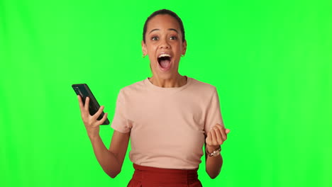 mujer, anuncio ganador en el teléfono inteligente