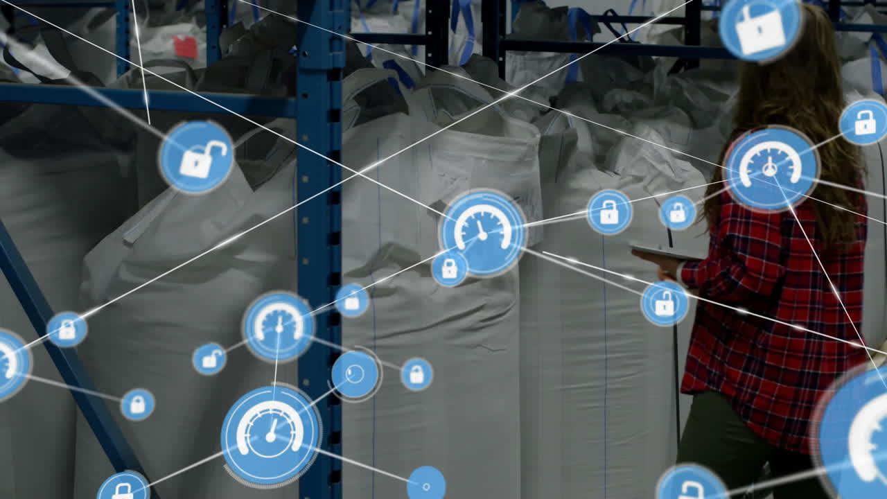 анимация сети соединений с иконами над кавказской работницей на складе