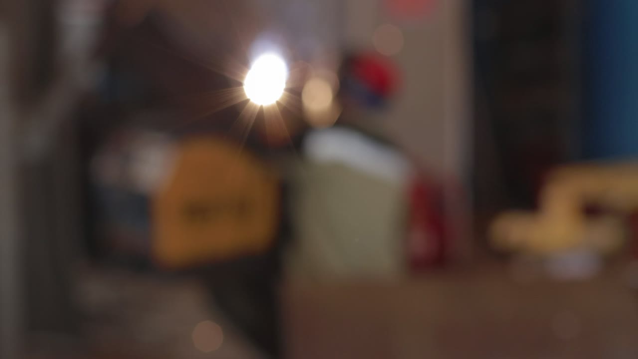 에서 용접자의 작업: 흐릿하거나 초점을 분해하는 효과