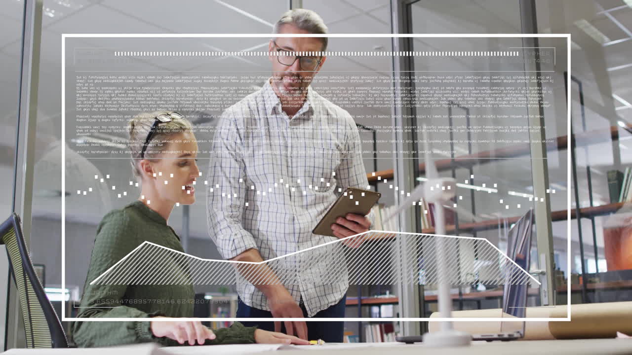 анимация обработки финансовых данных над различными деловыми людьми в офисе