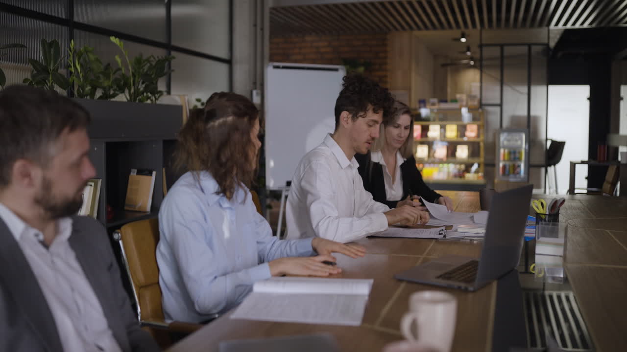 reunión de negocios en una oficina moderna