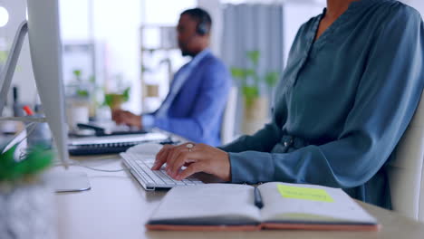 Mujer,-Manos-Y-Escribiendo-En-El-Centro-De-Llamadas-En-La-Computadora