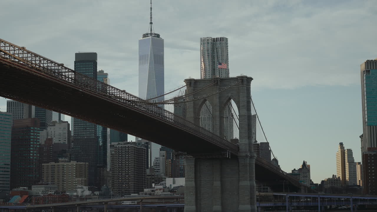 Il ponte di Brooklyn e l'orizzonte di New York